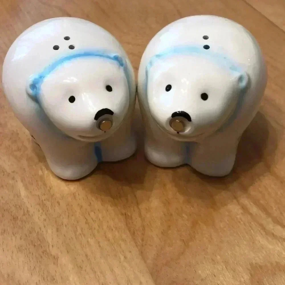 Vintage ceramic polar bear salt and pepper shakers